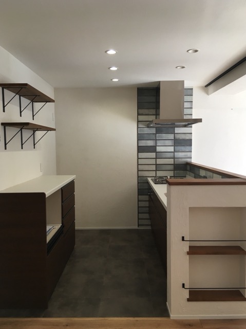 9C54660C-01E7-4E9B-B259-CBBB8A60206E