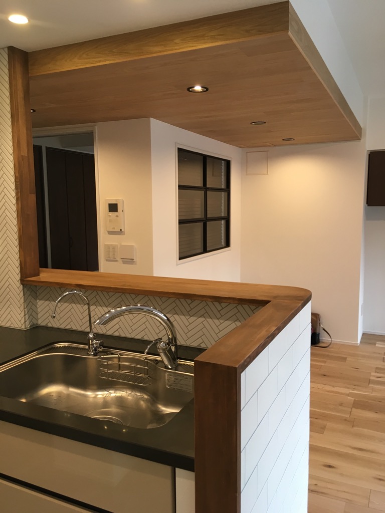 6E9637F4-C1D5-483F-8293-1219E9FFE451