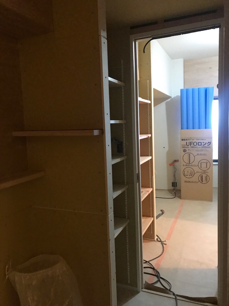 収納たっぷりの洗面室