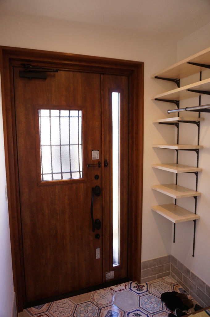 外壁工事不要の玄関リフォーム〜LIXIL・リシェントと名古屋モザイク・カナルストリート〜