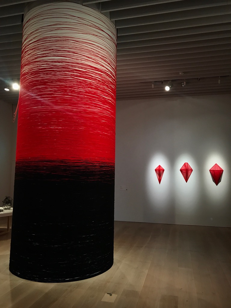 アート巡りの休日〜塩田千春・魂がふるえる〜