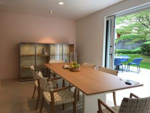 E5B33E27-6C33-4FC0-BF61-34A83177F25D