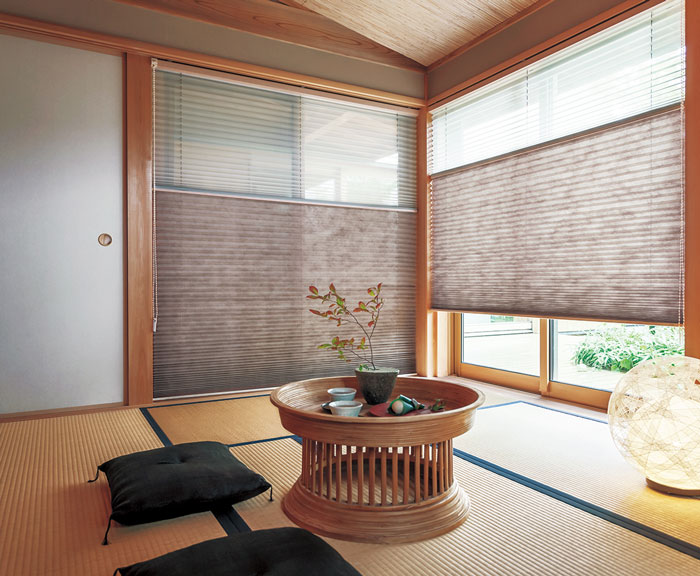 「和」の印象が強いプリーツスクリーンを洋室に♪