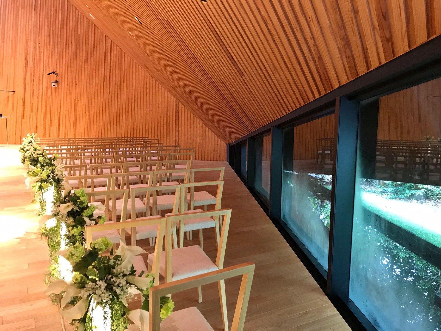 車で行けるアート巡り⑥〜隈研吾設計・森と光教会〜