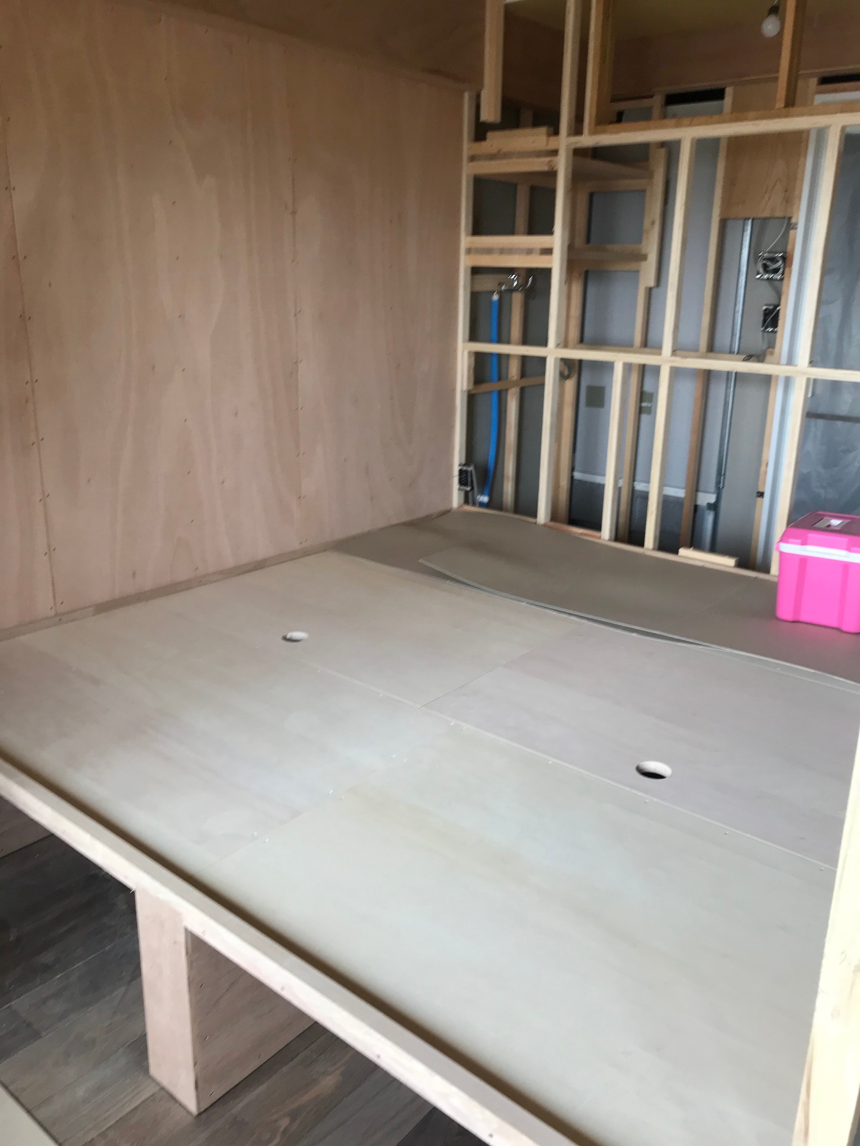 小上がり畳スペース、その下は…