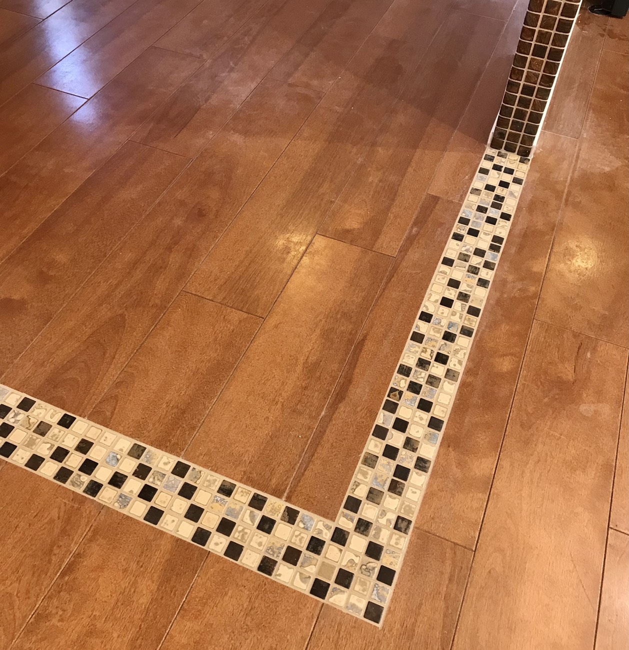 既存の床を残してお部屋を繋げました