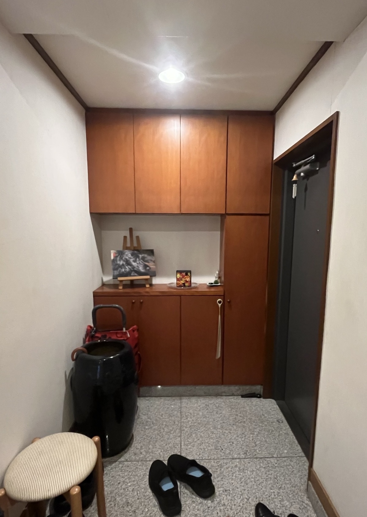 奥行の浅かった玄関収納を作り替え！