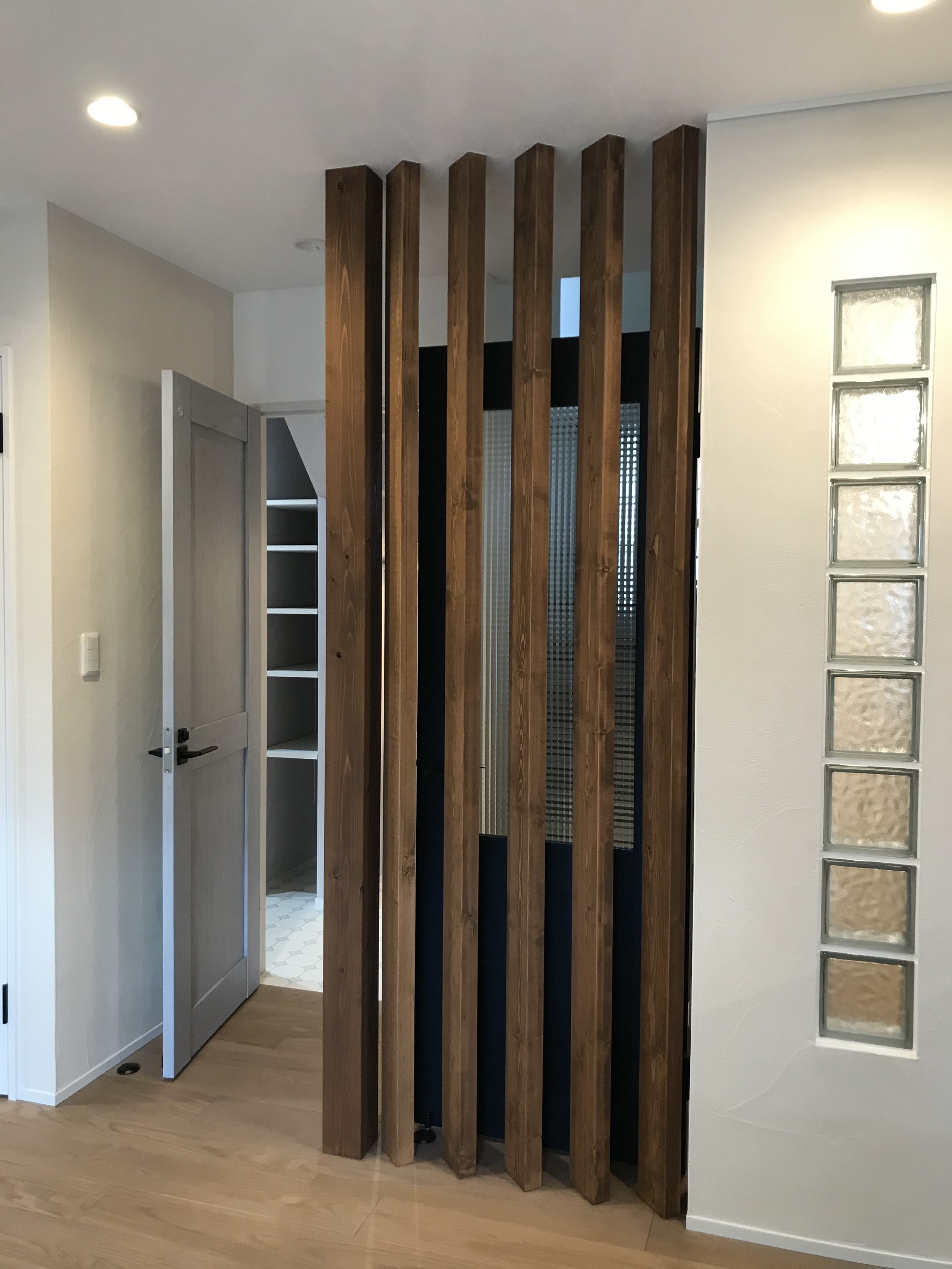 古材を貼ったお家、完成しました♪