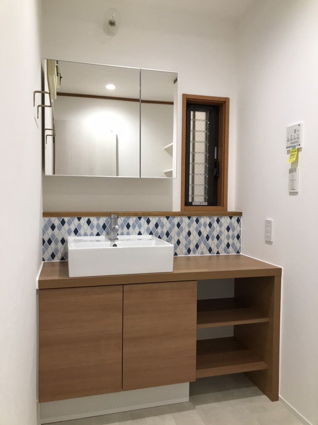 カラーで気分が上がるお家、完成しました♪