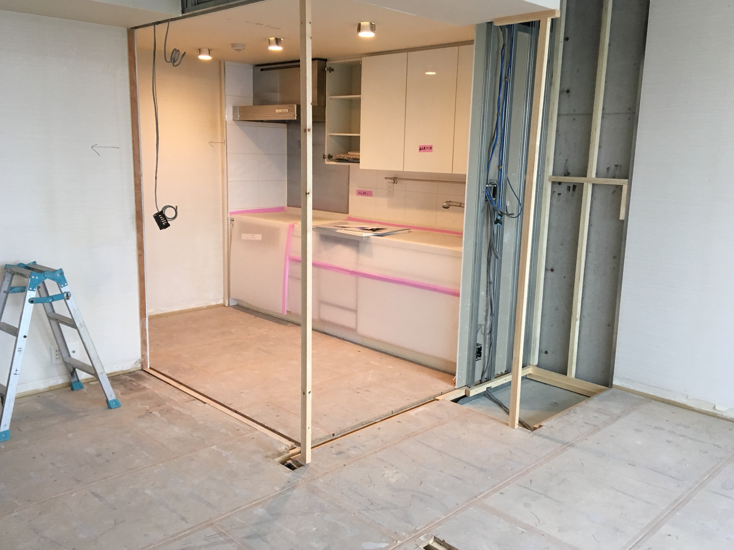 独立キッチンをオープンに＊解体後確認①