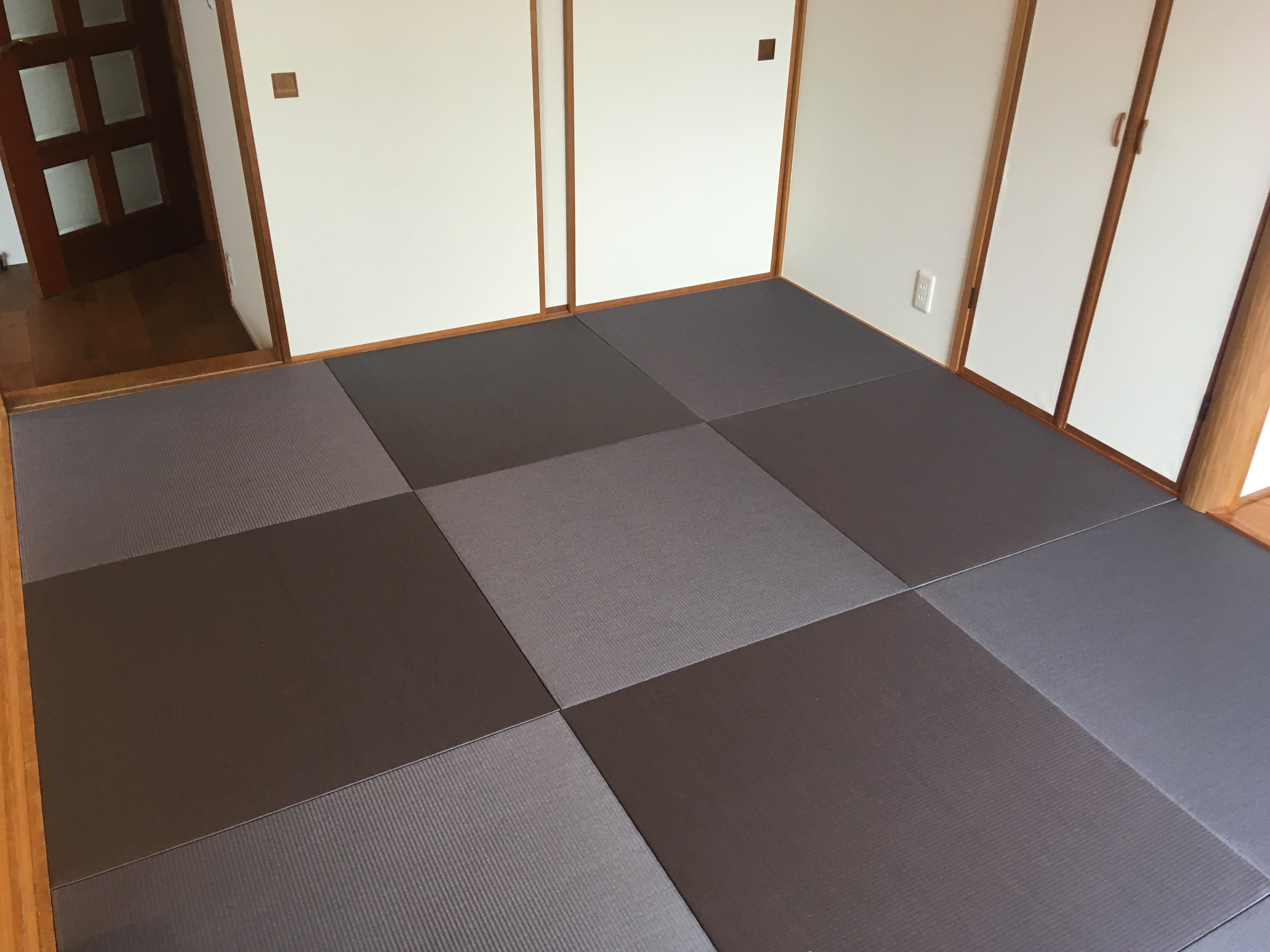 バイオレットの畳でモダンな和室♪