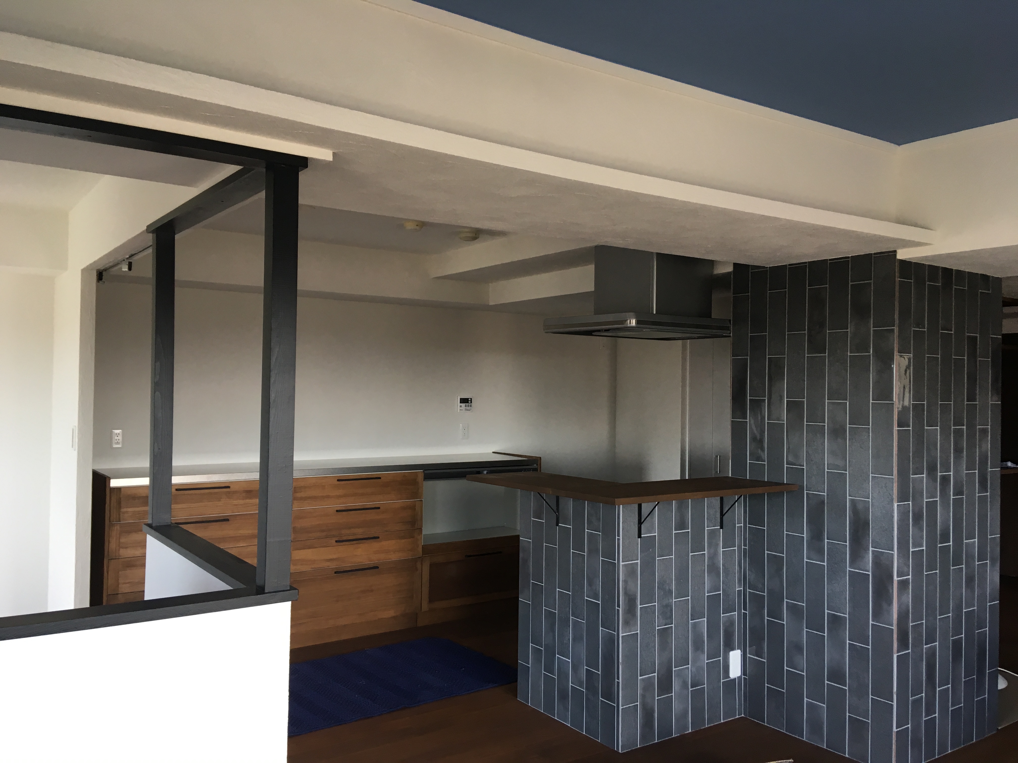 無垢の木×ステンレスバイブレーションのKitchen