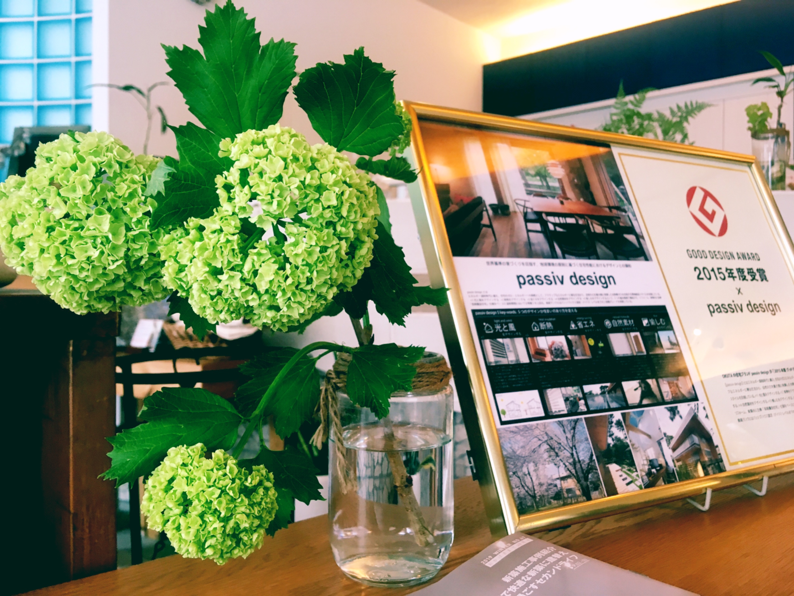 エントランスにお花を