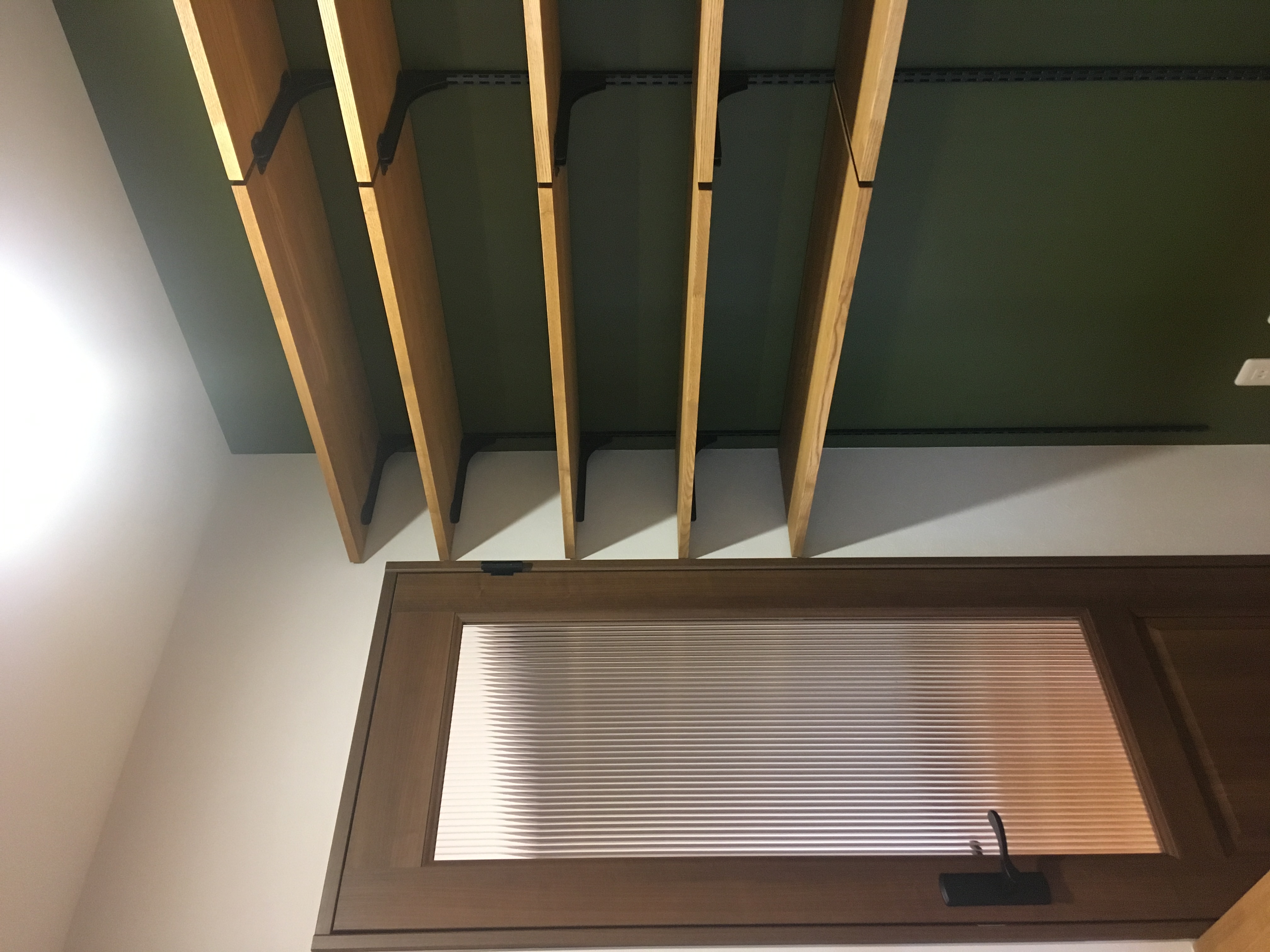 英国塗料F&Bの新色をアクセントに