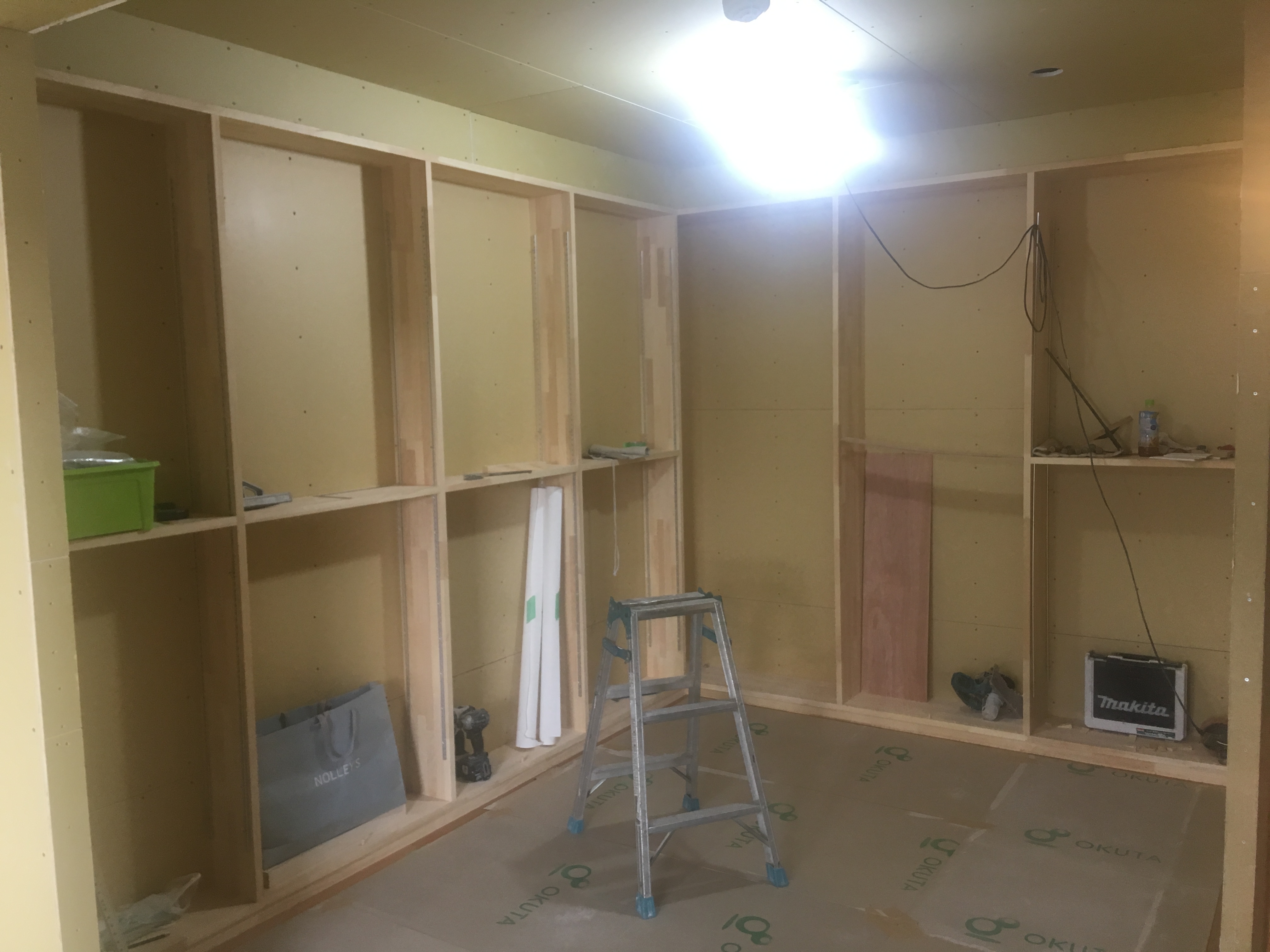 大容量の本棚を造作してます☆