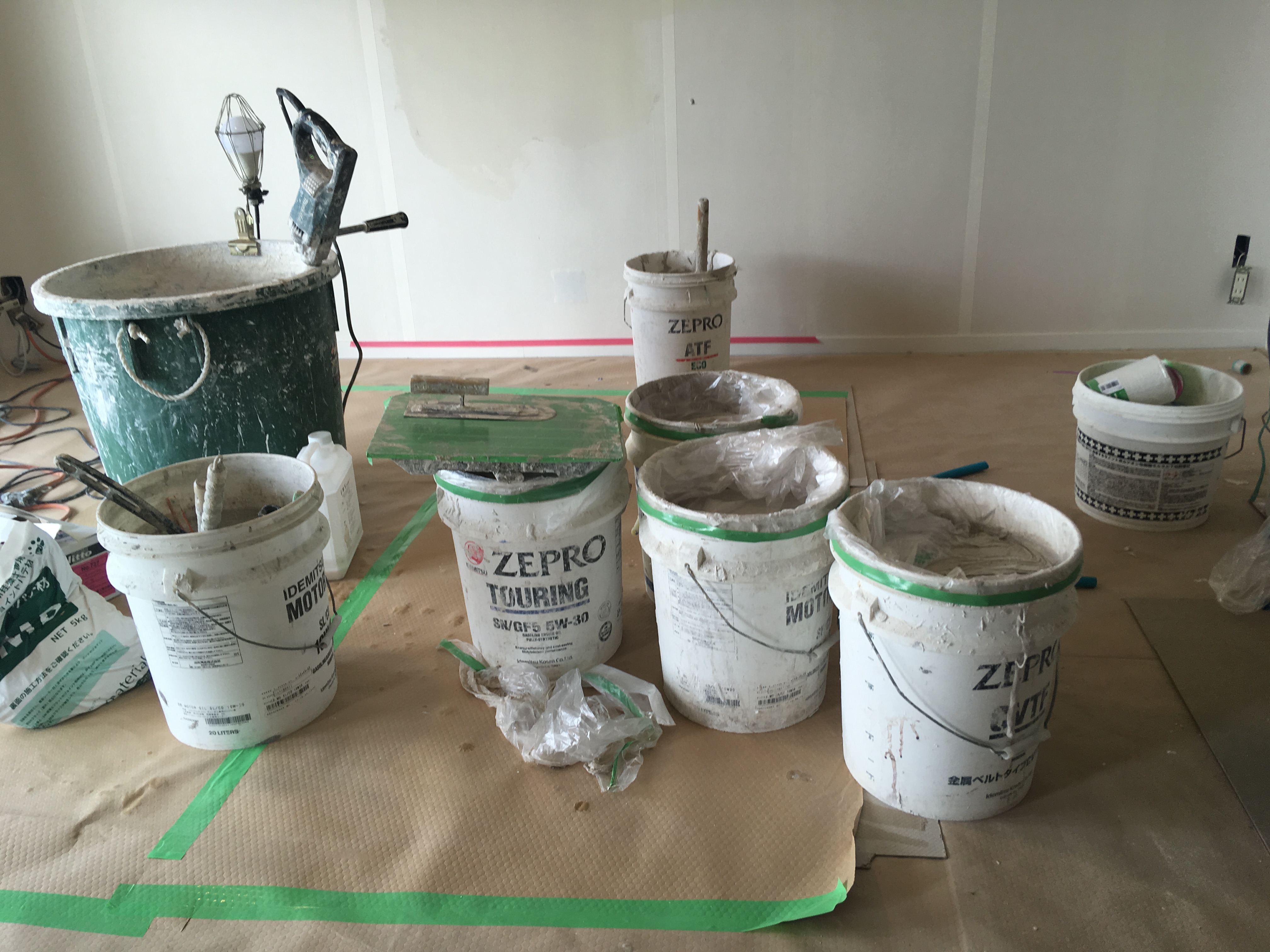 漆喰を塗っていきまーす！