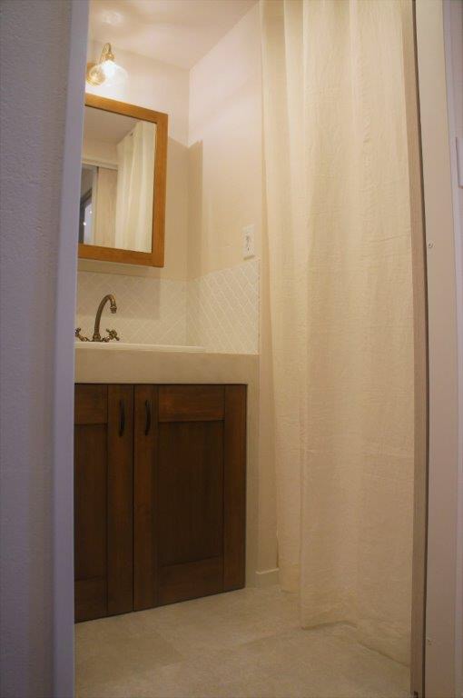 心地よい風を感じるリネンのカーテン