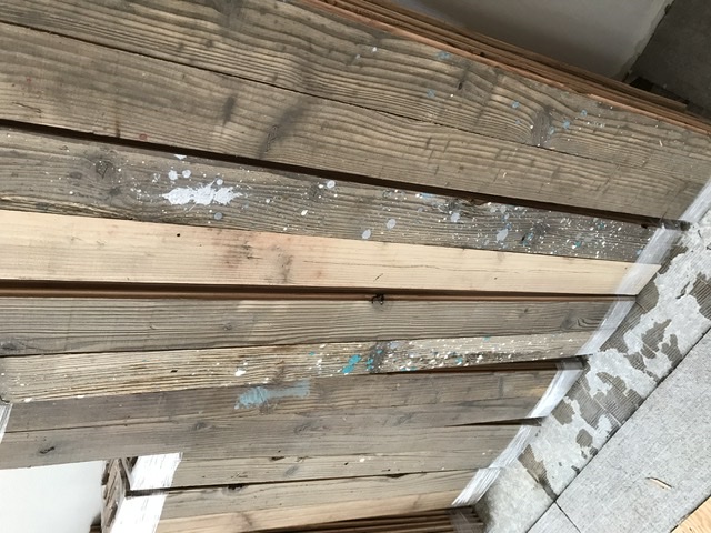 現場進行中：足場板の古材フローリング