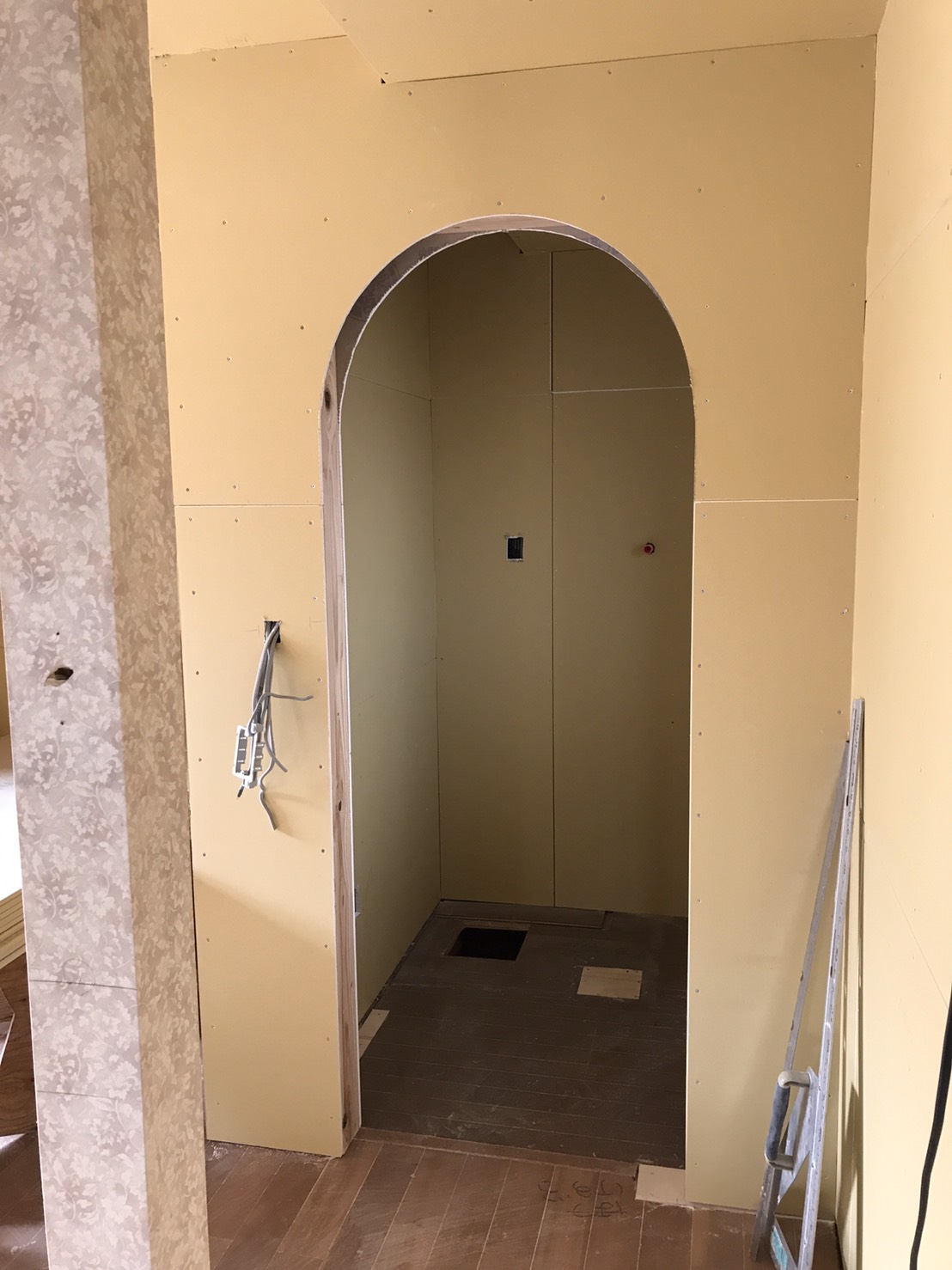 現場進行中：アール開口ができました♪