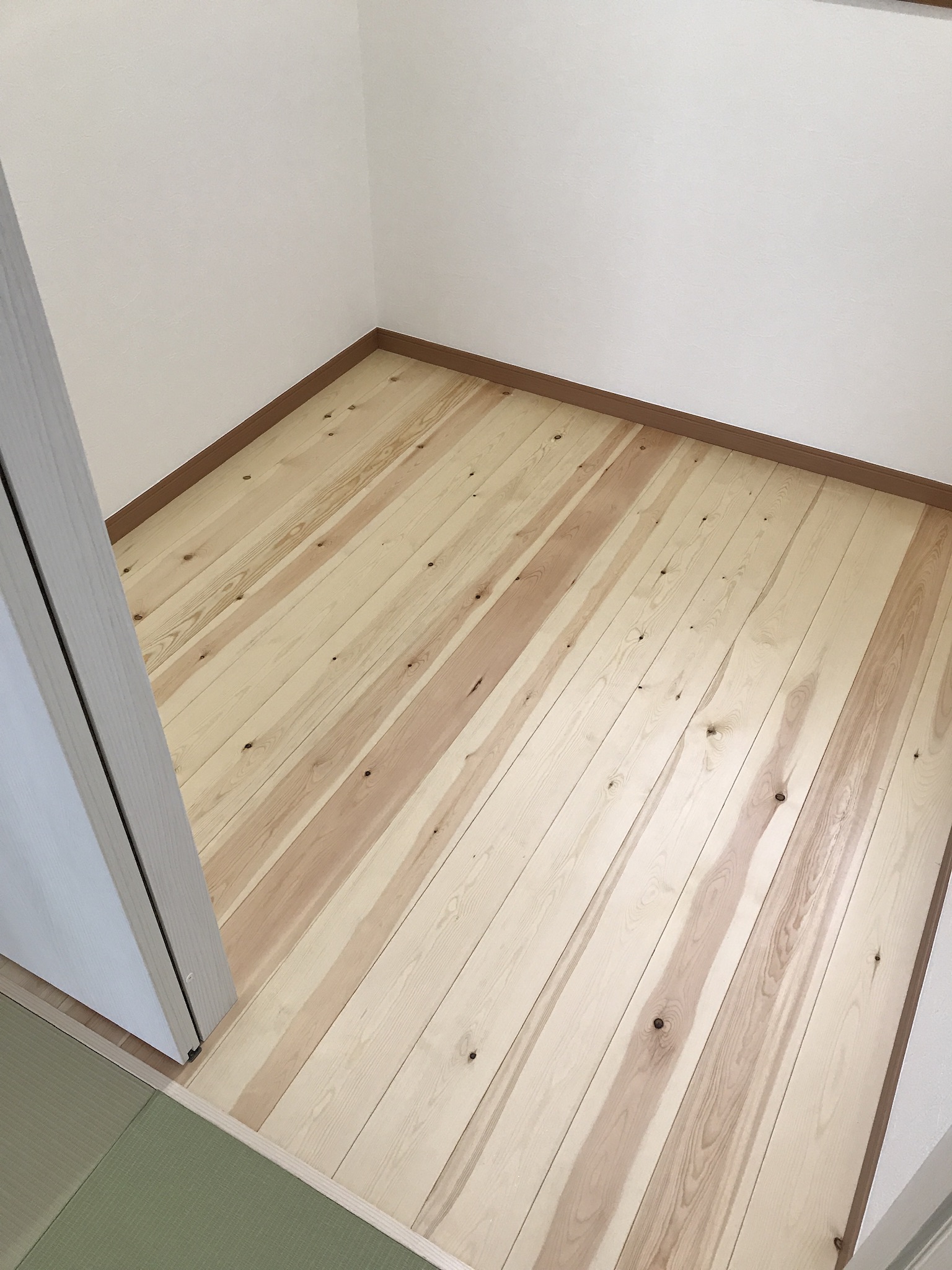 ダイケン健やか畳　2色で市松模様に♪