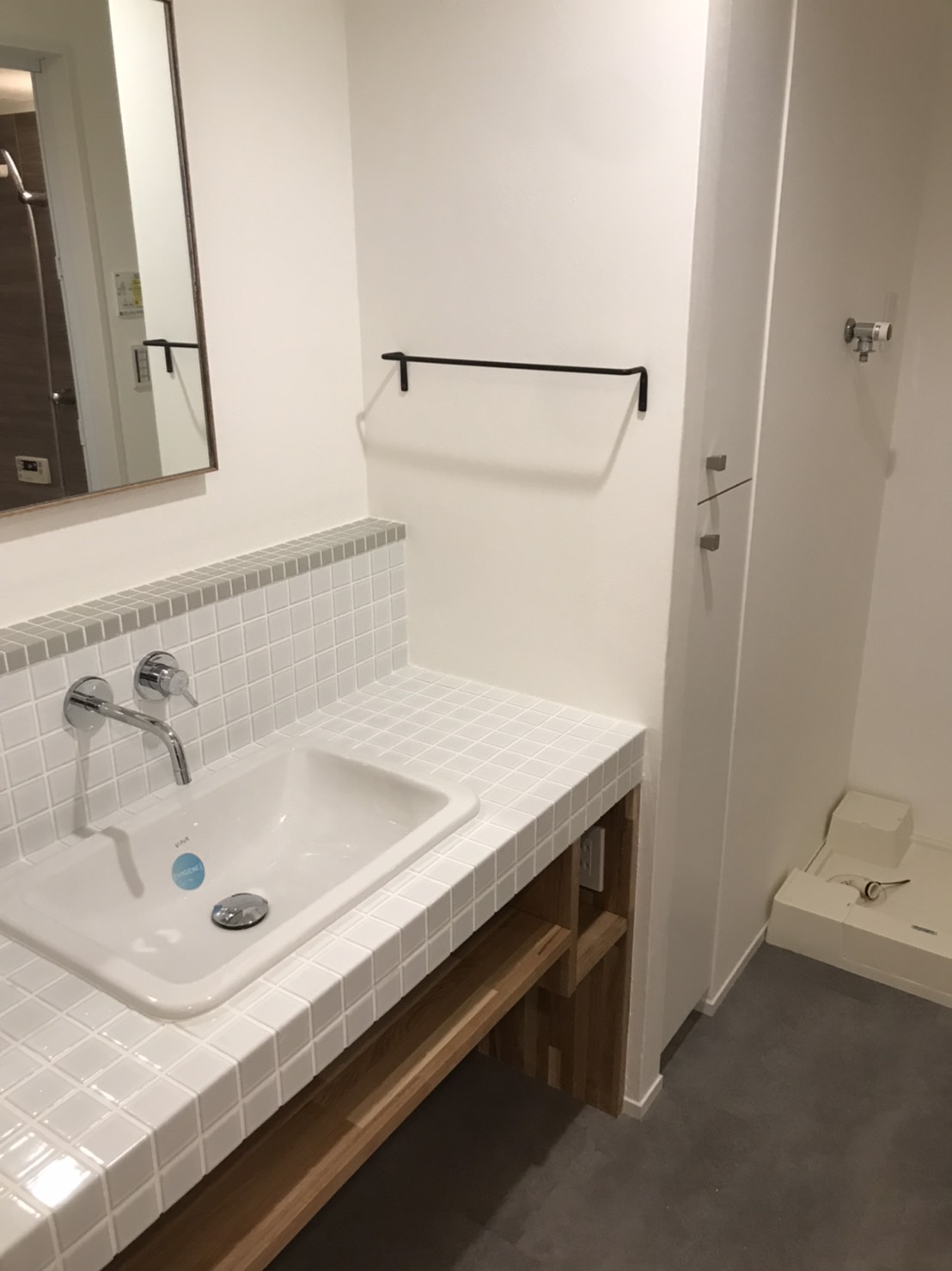 タイル天板の造作洗面