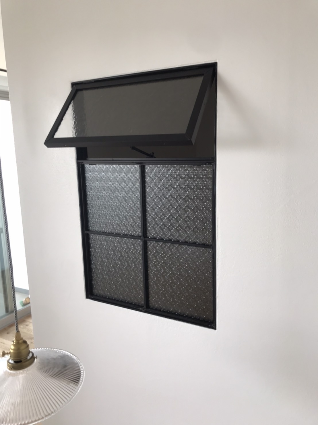 フローラガラスのアイアン窓♪