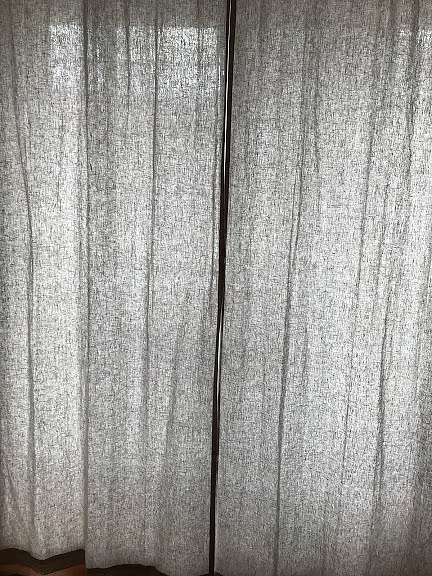 気になる、カーテンの隙間