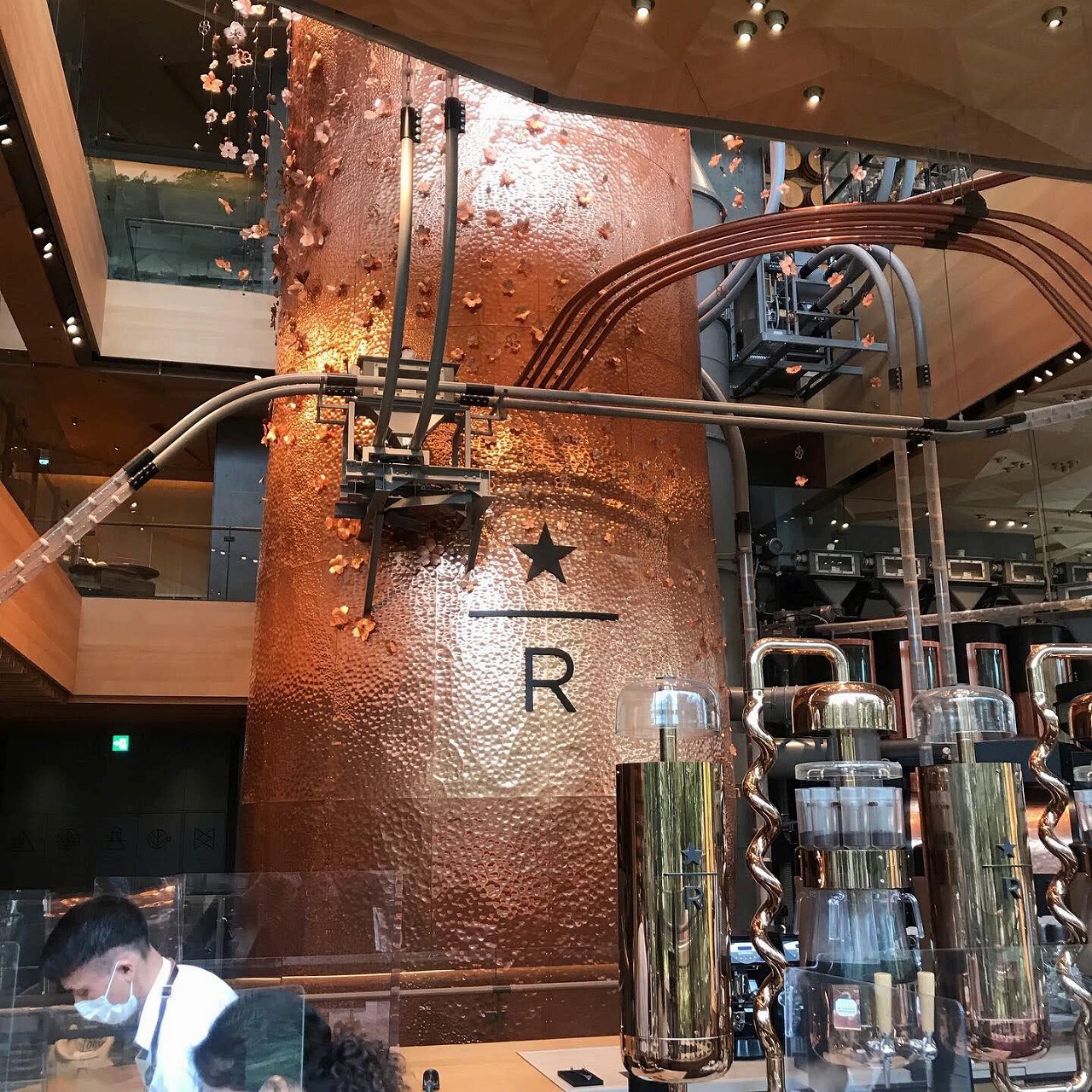 折り紙を模した天井…