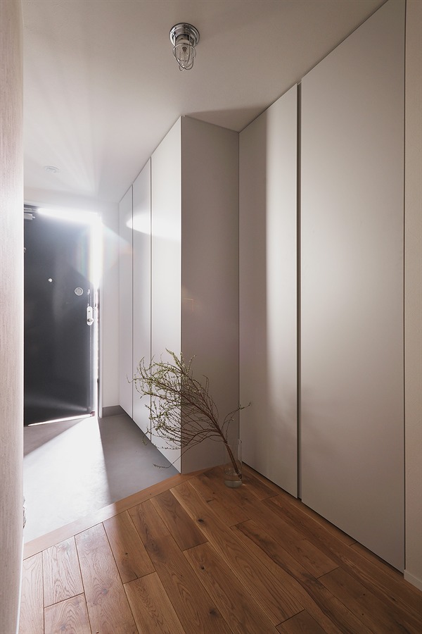 無骨な空間美　～玄関リビング編～