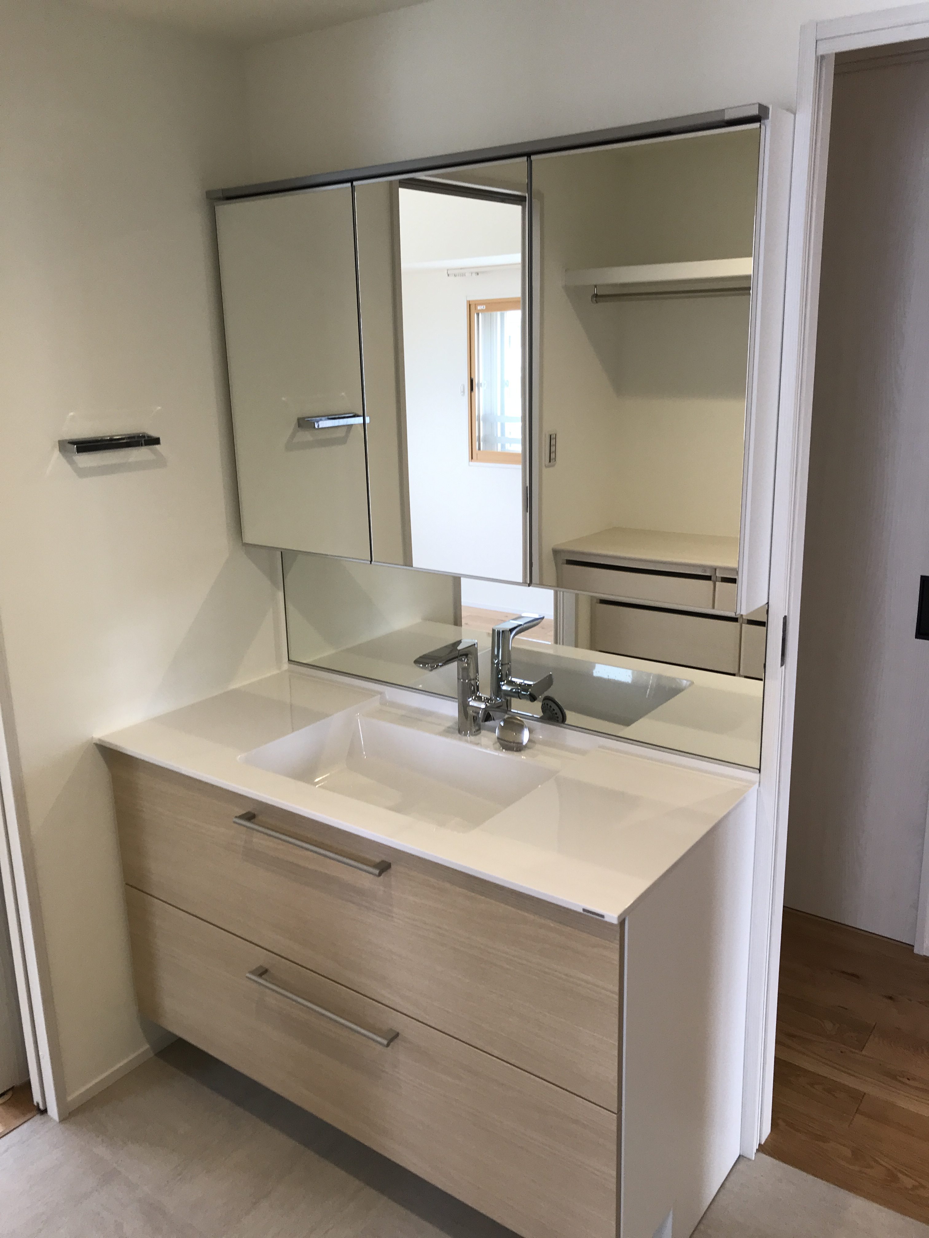 334BEF1B-AEDC-48E4-A487-EF30A6487F72