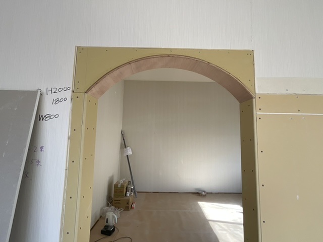 アーチ型の開口