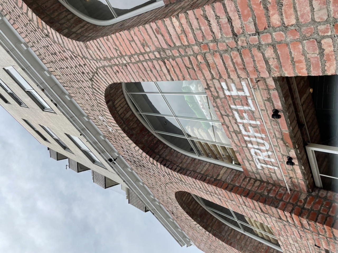 行列のできるパン屋さん