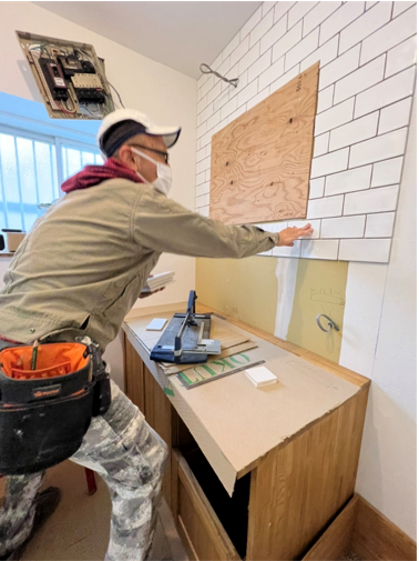 工事中のお家---タイルの施工---