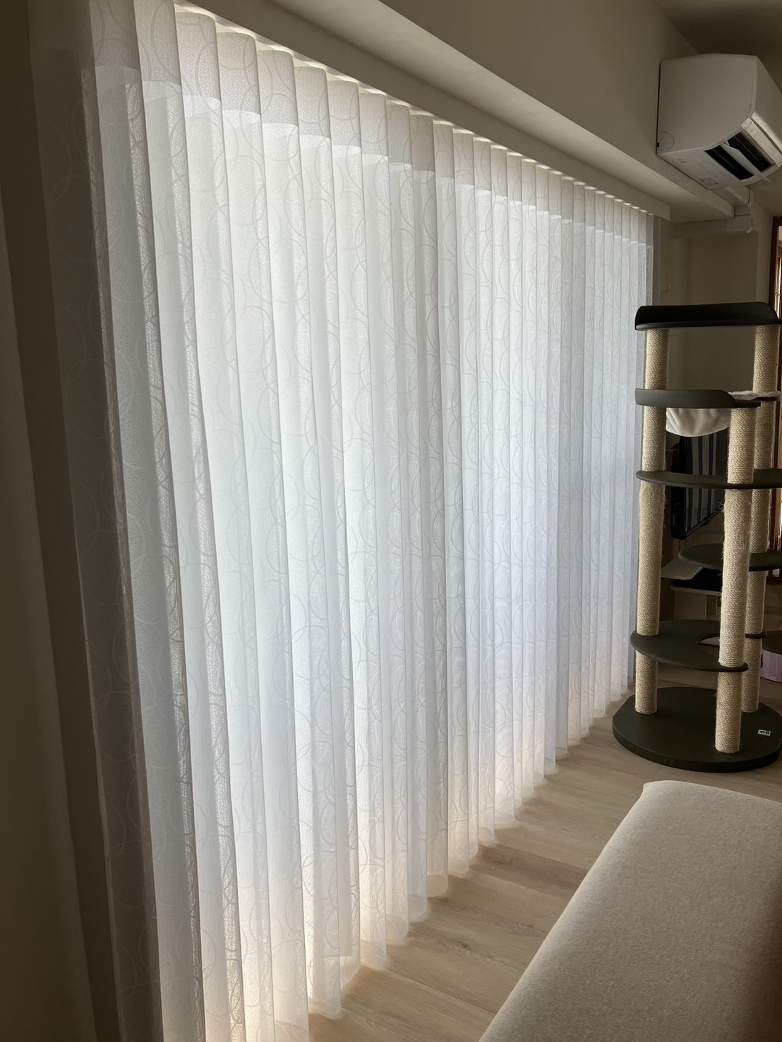 光をコントロールする、バーチカルブラインドの魅力