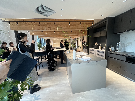 トクラスのプレミアムサロンへ