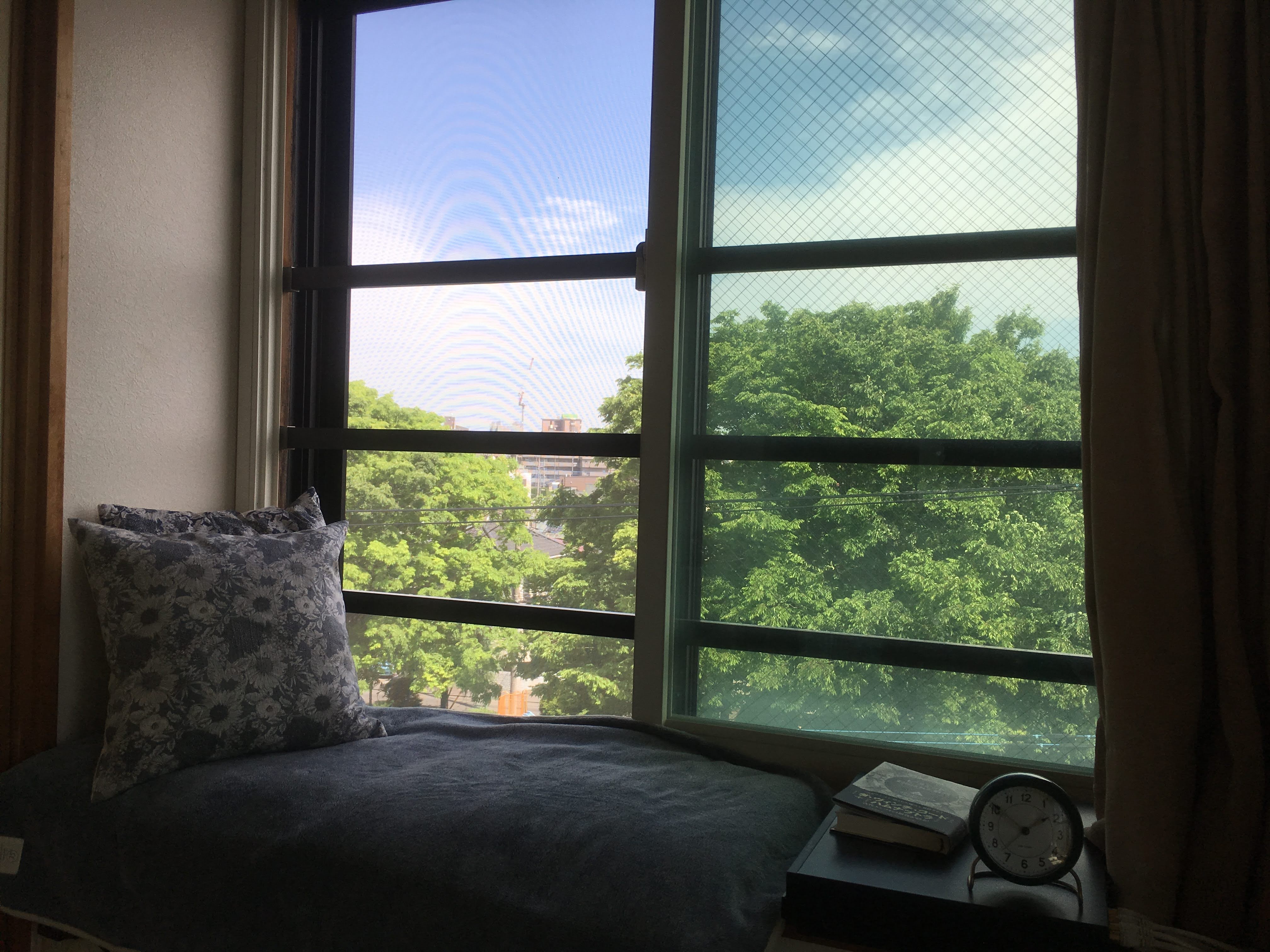 心地良い空間、窓辺のベンチ