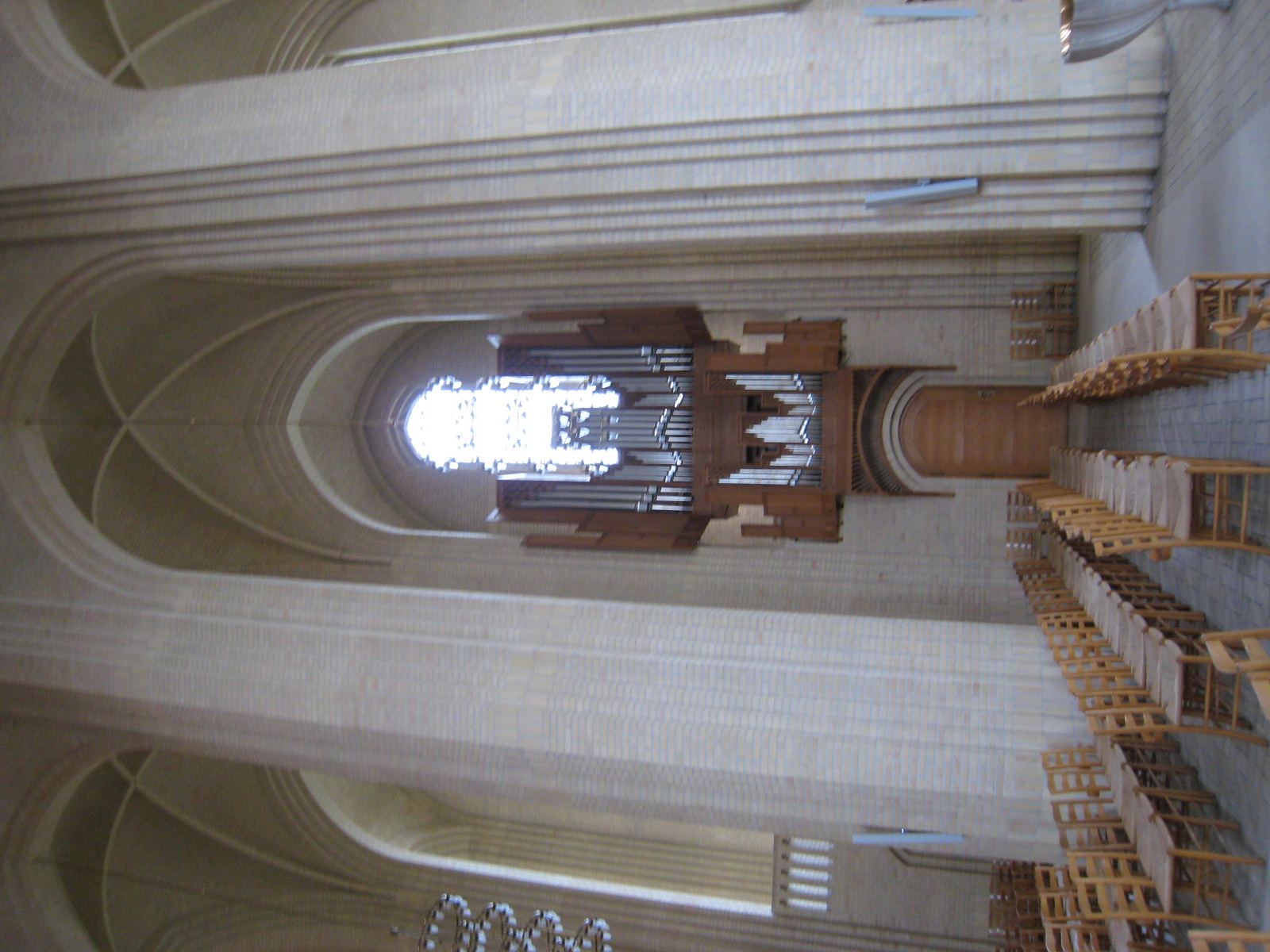 シンプルな美しさを感じる教会