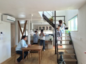 光・風・インテリアグリーンが映える北欧風リノベを取材♪