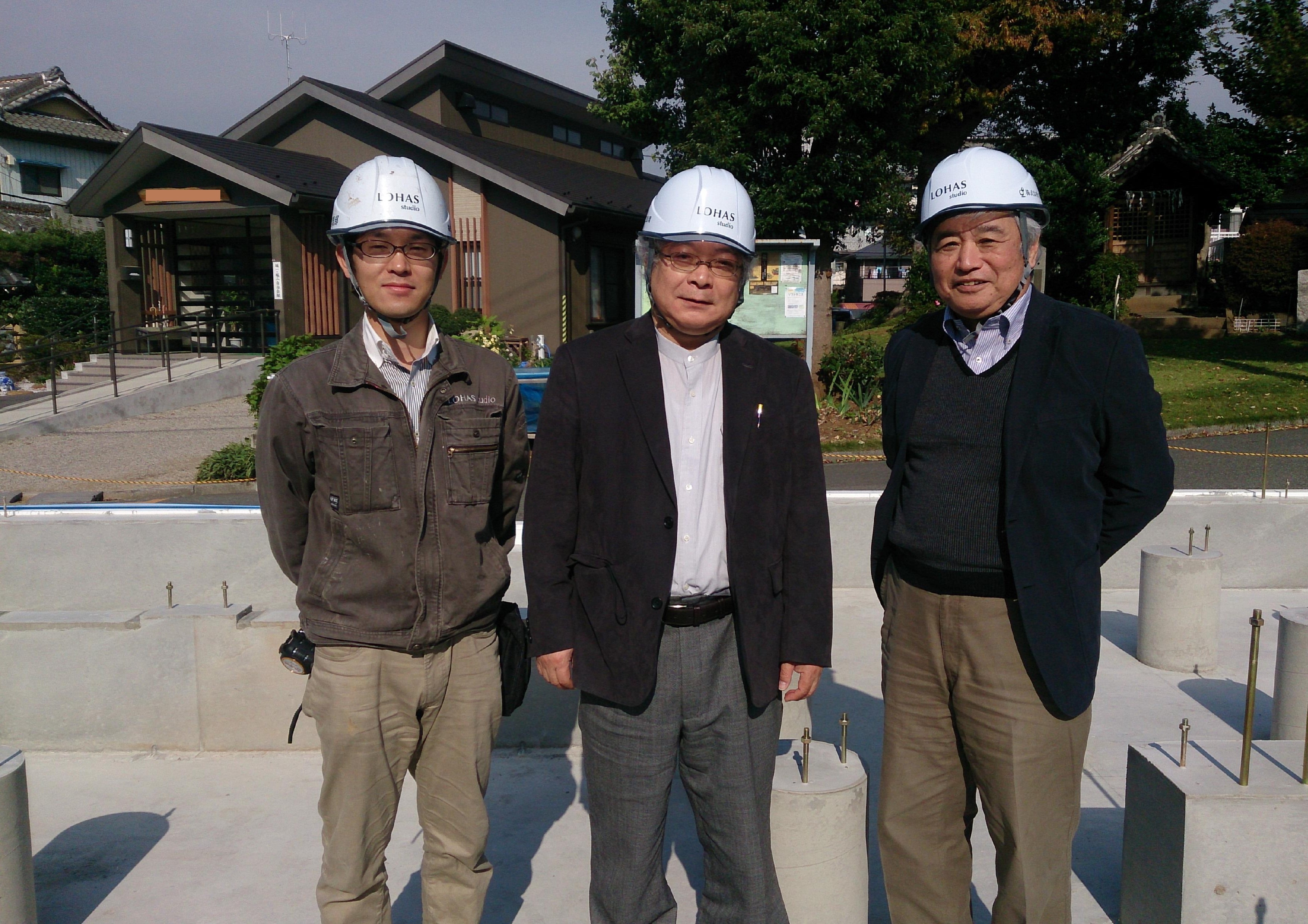 passivhaus大宮堀の内　西方先生と基礎仕上がり確認