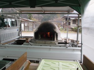 霜里のピザ窯