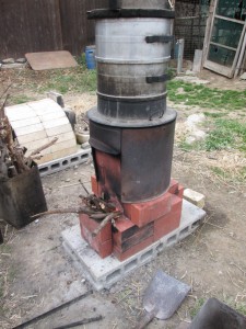 霜里のロケットストーブ