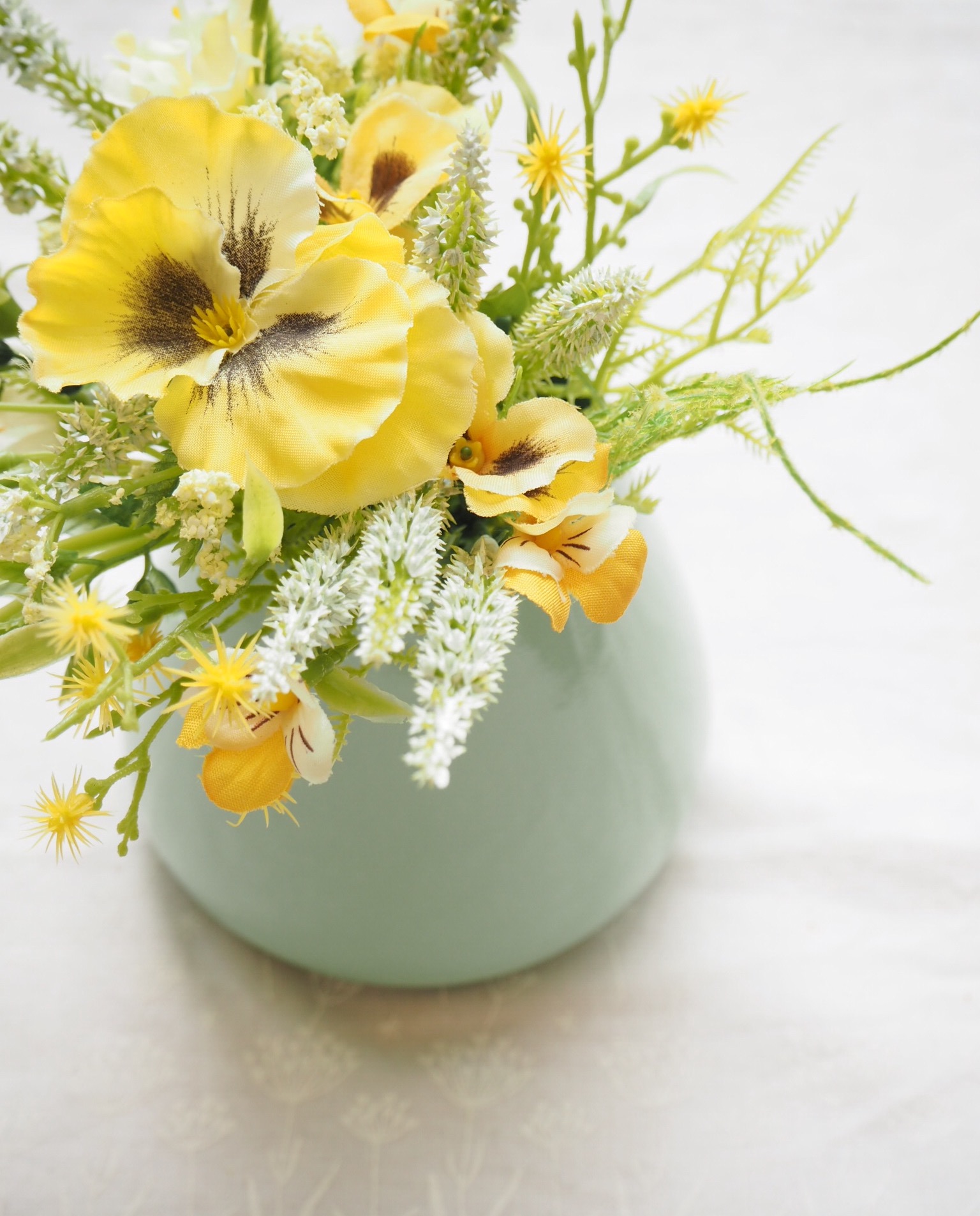 シンプルなお部屋に、差し色はいかがですか？