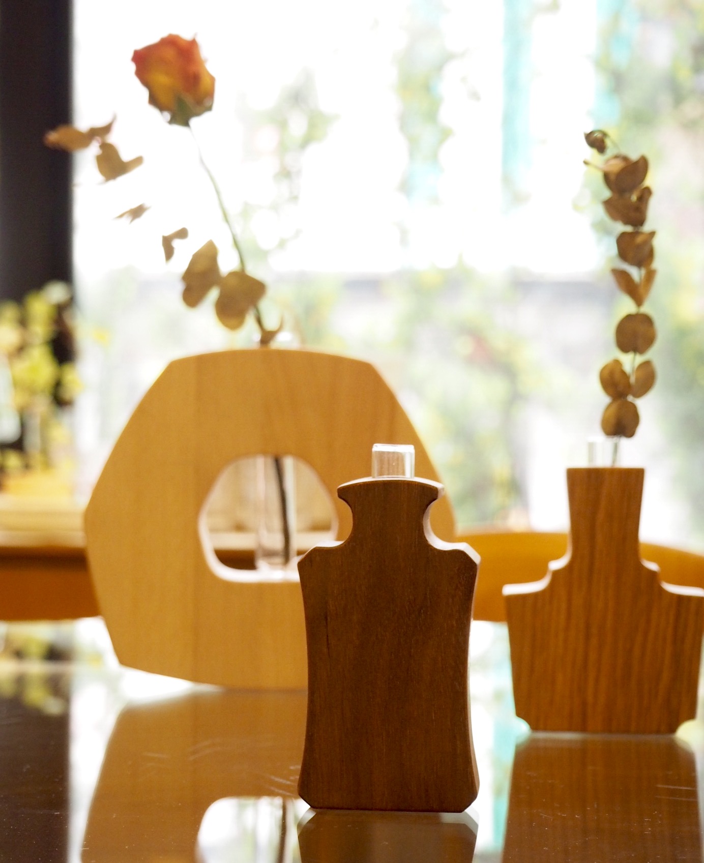 揃えると可愛さ倍増　♡　無垢材が心地いナチュラルな一輪挿し　