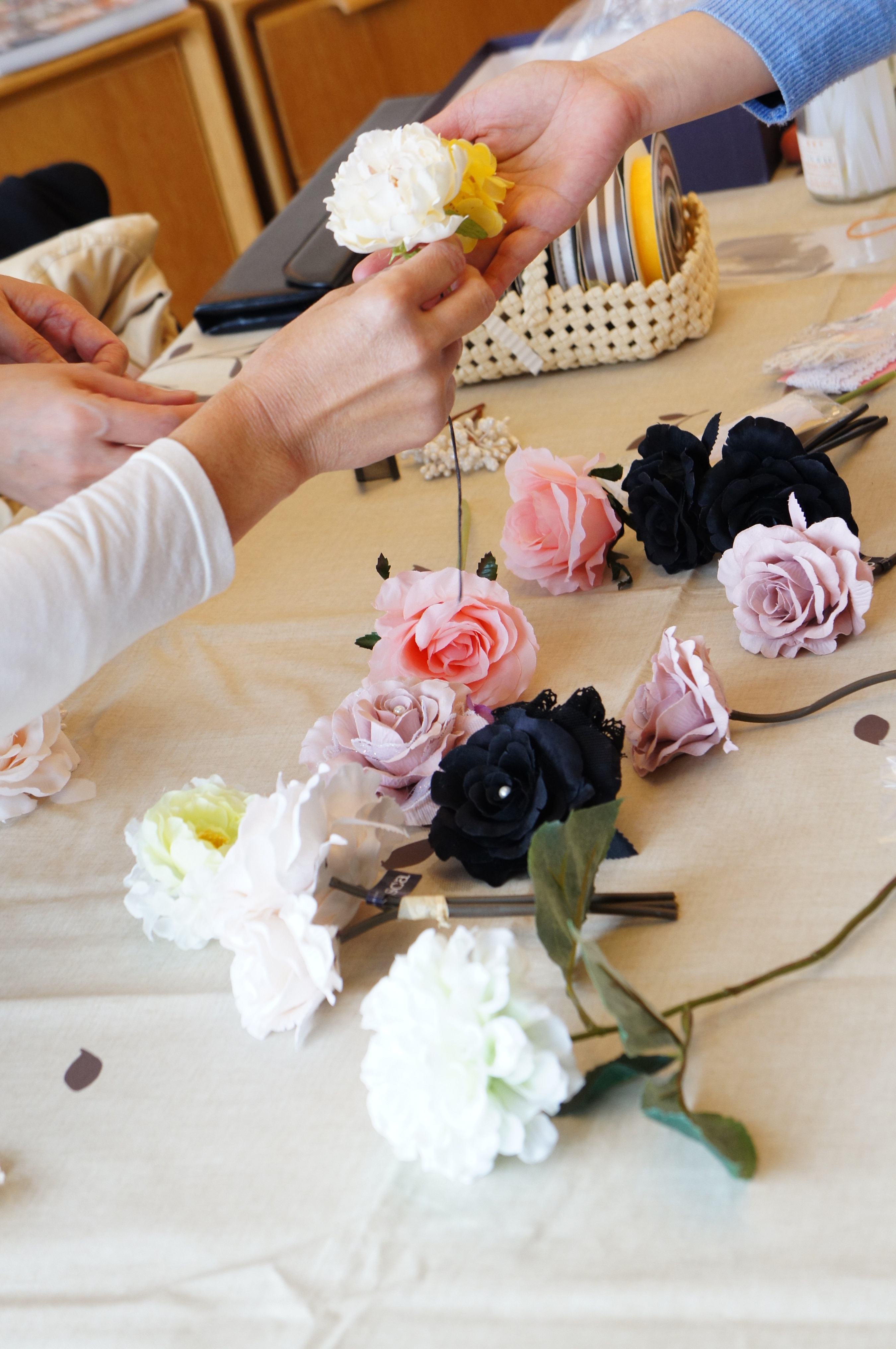 コサージュづくり 開催しました✿