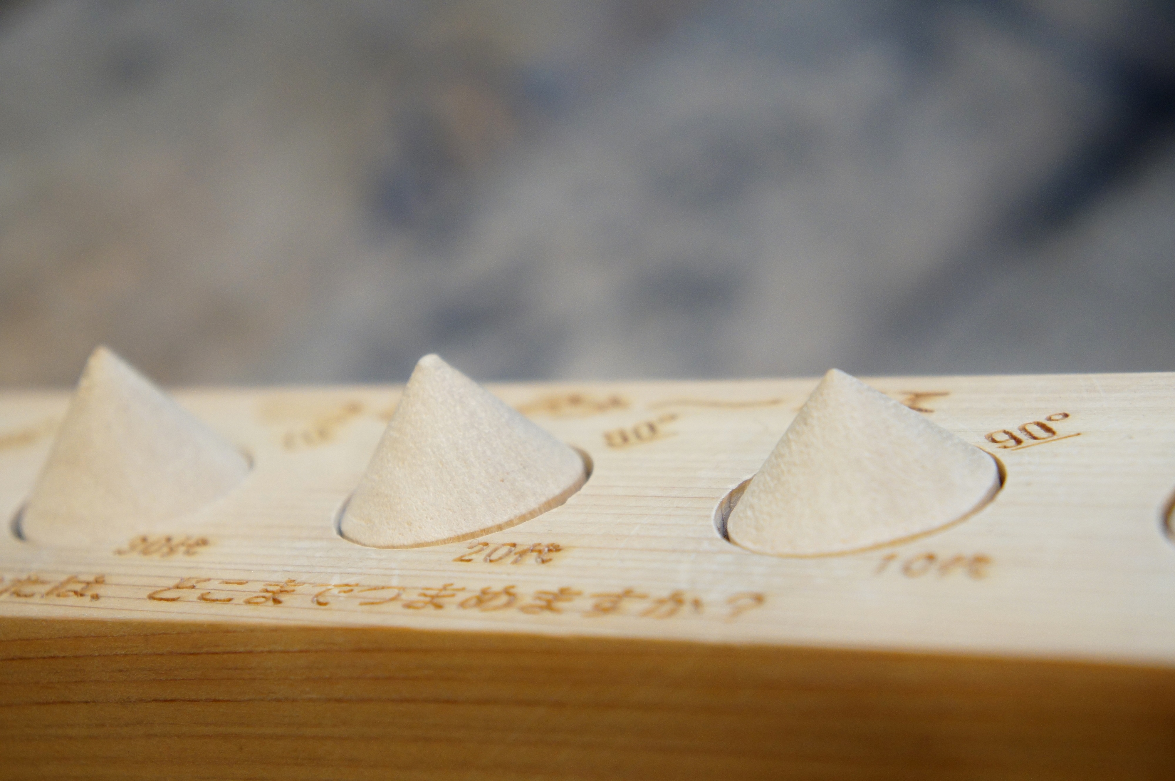 木のおもちゃ「つまみ～な」