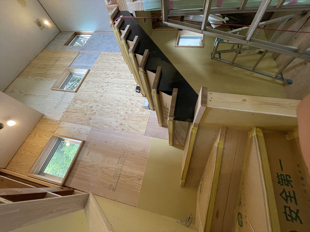 【現場便り】吹上階段を作成中です