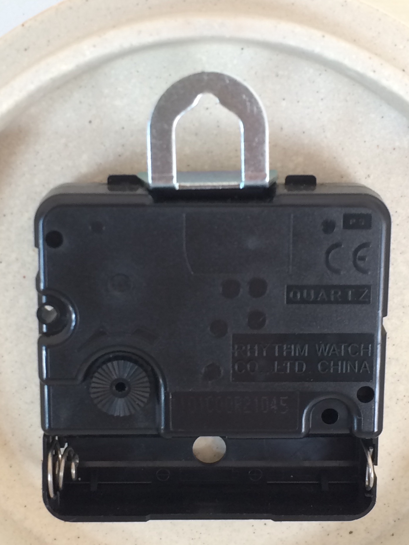 壁に穴をあけなくても大丈夫　!!!　置時計のススメ