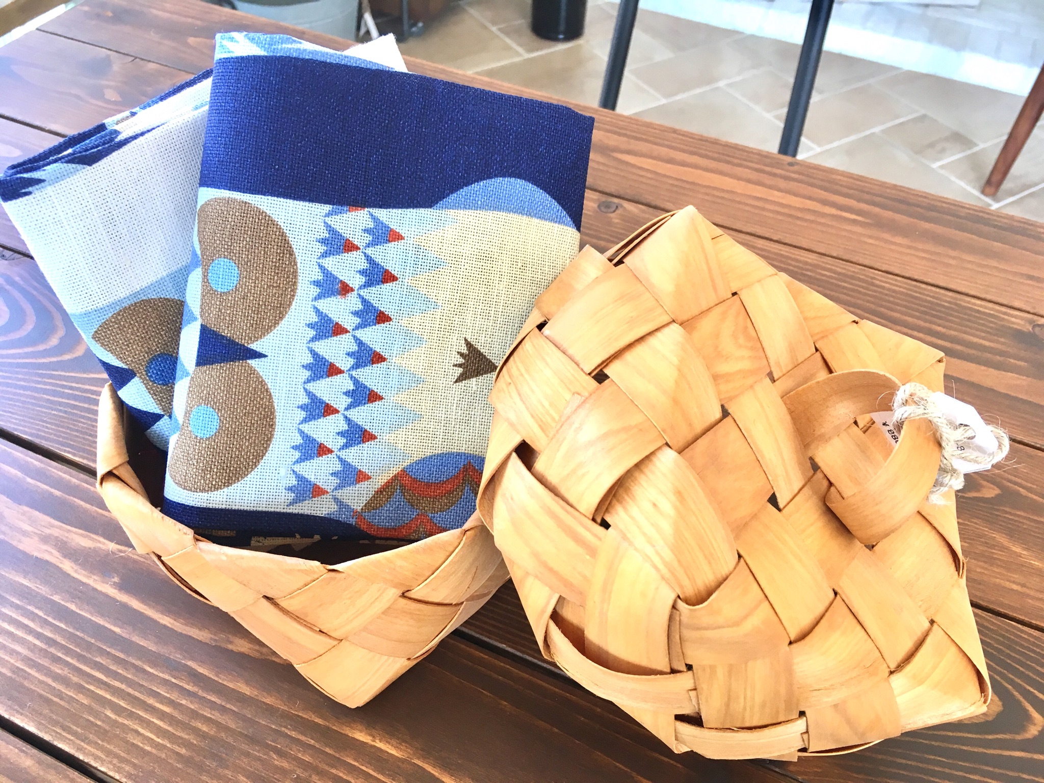 ＜雑貨新作入荷＞ｺﾛﾝとかわいい蓋つきバスケット＆ARABIAの小さな黒羊さん