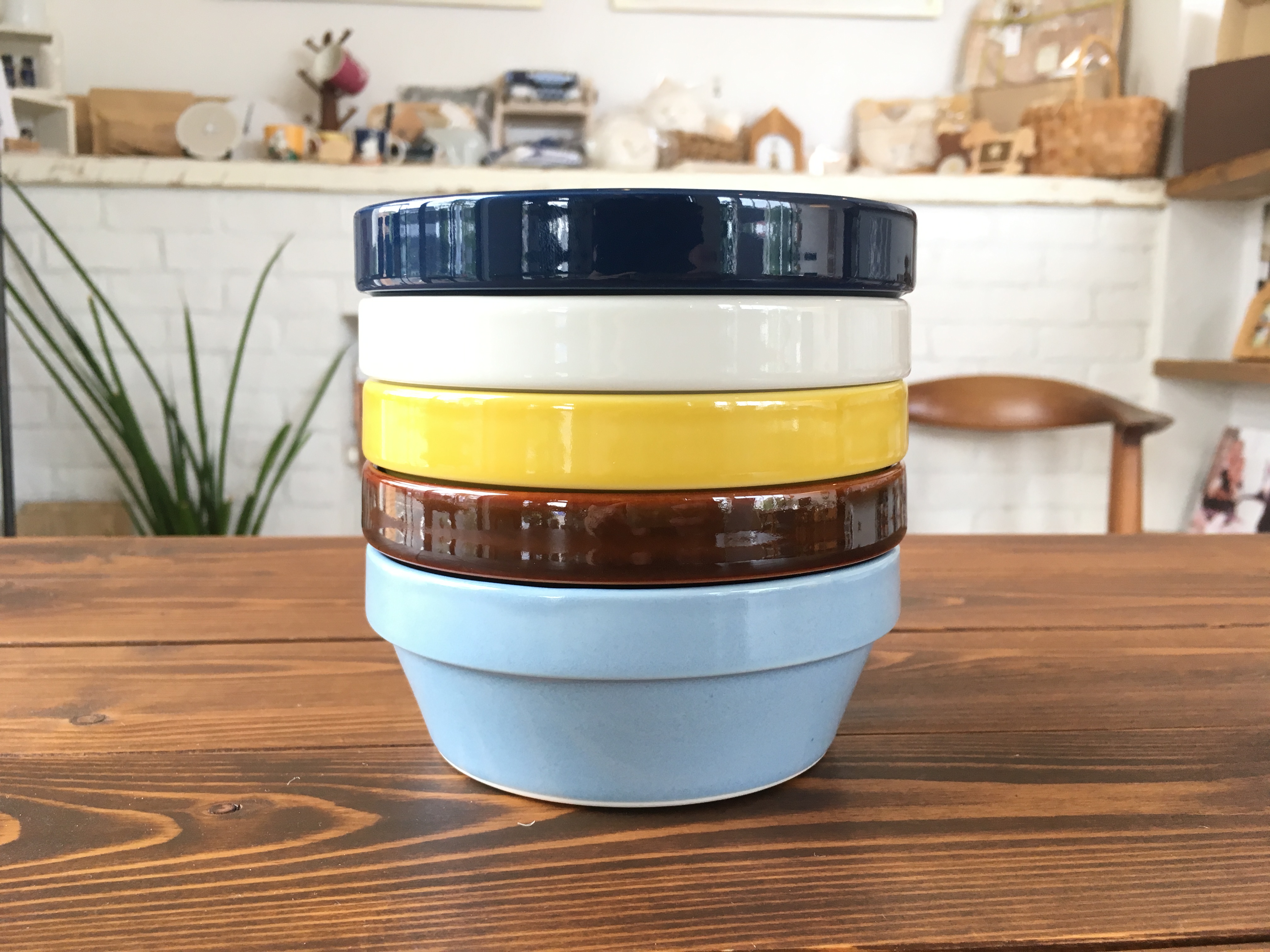 ＜波佐見焼＊HASAMIｼﾘｰｽﾞ＞新色・ボウルが入荷しました　♪