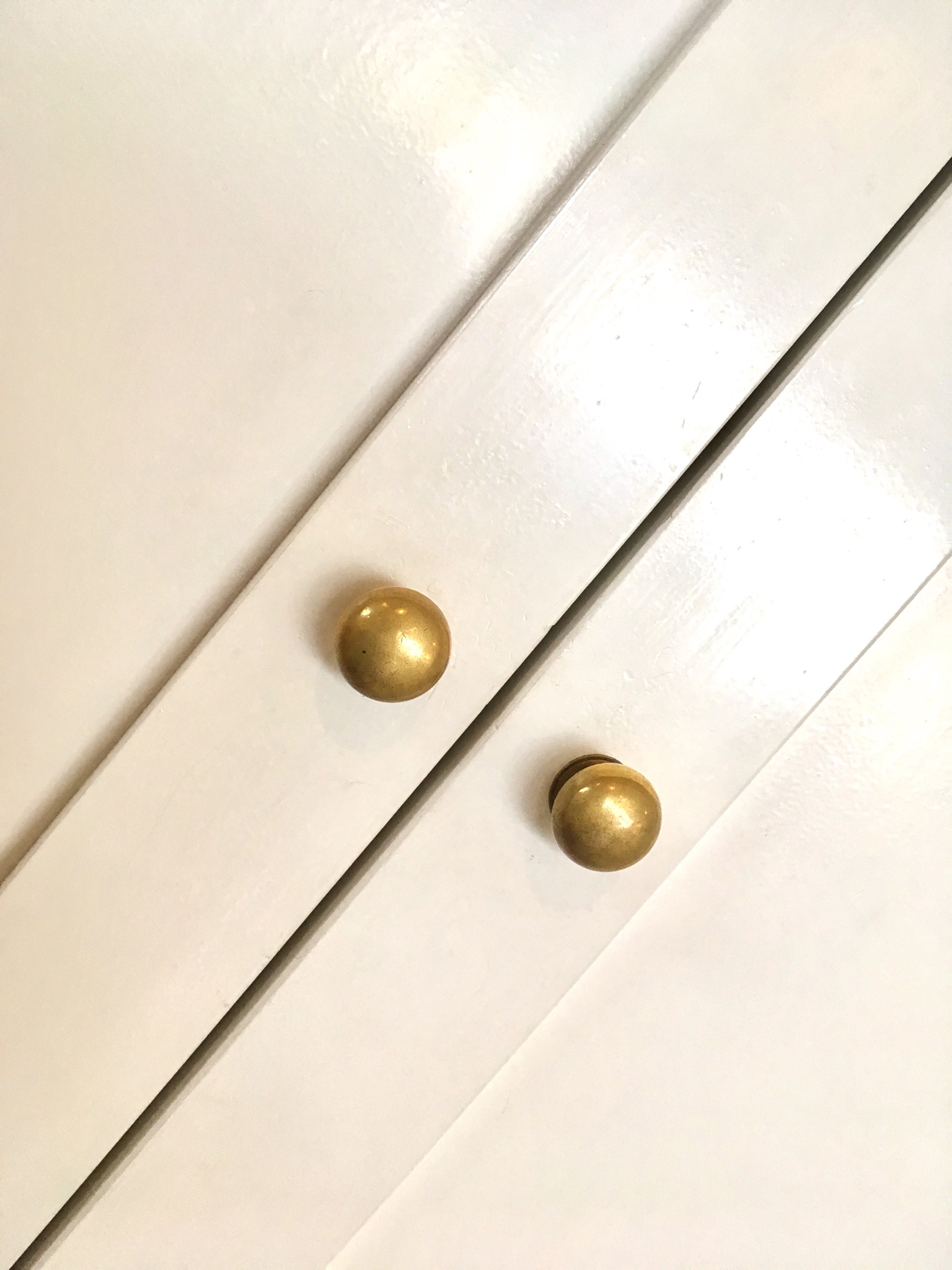 ＜スタジオ＊キッチン＞変化を楽しめる「　真鍮　」のノブ